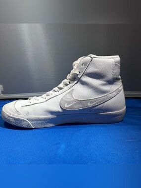 Nike blazer mid ‘77 GS white logo print